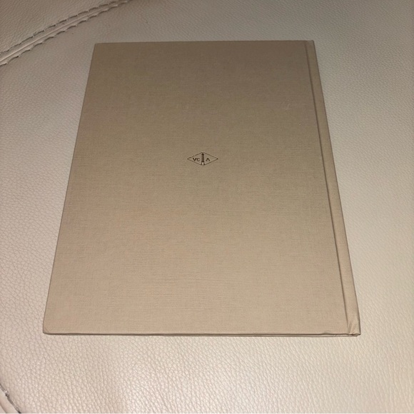 Van Cleef & Arpels Hard-Covered Book New Coffee Table Catalog Magazine - Picture 7 of 12